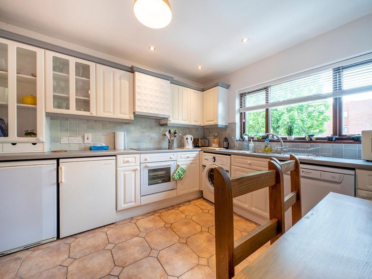 Pass The Keys Stunning 3 Bedroom Apt Leafy South Belfast With Lots Nearby Bagian luar foto